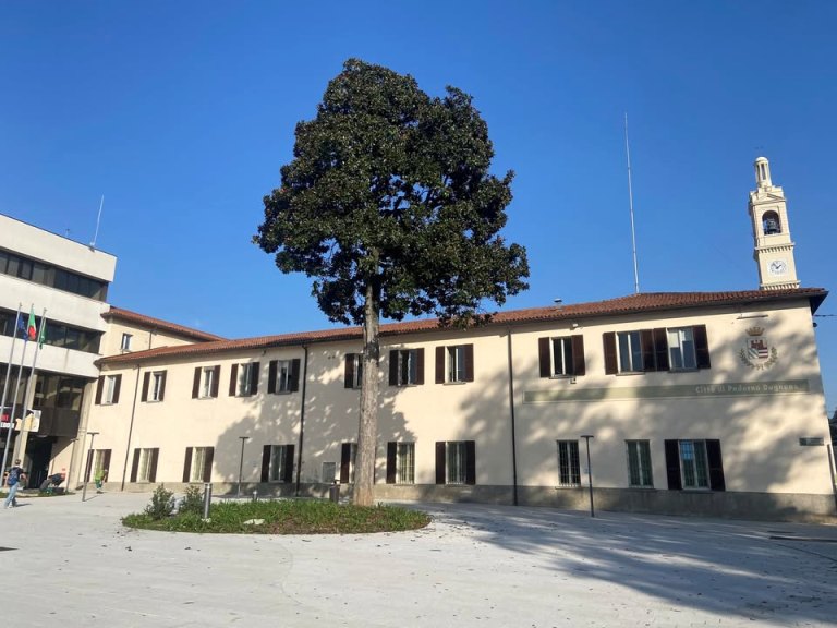 Edificio che ospita gli uffici del Comune di Paderno Dugnano, sia amministrativi sia politici.