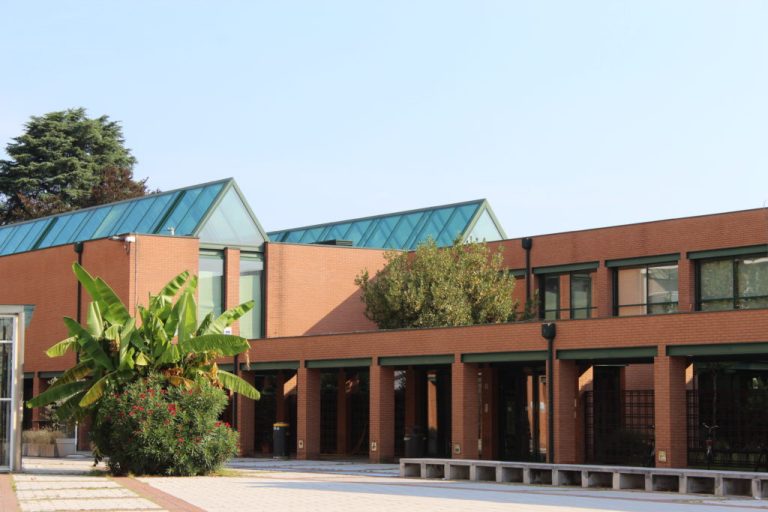 Biblioteca comunale e Centro Culturale di Paderno Dugnano.